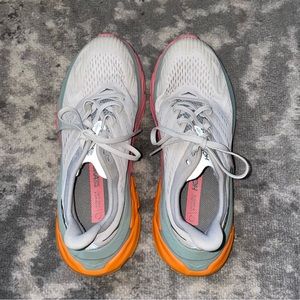 women’s hoka clifton edge running shoes size 8.5